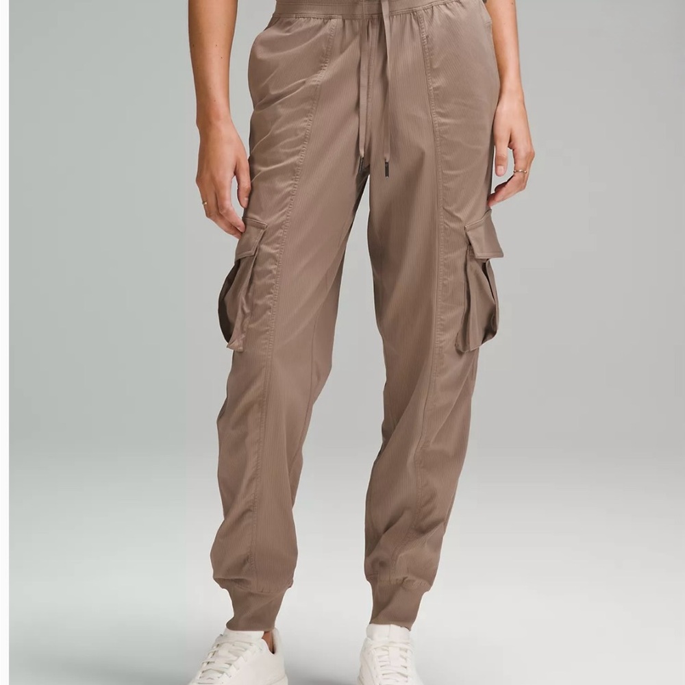 BNWT Lululemon Dance Studio Relaxed-Fit Mid-Rise Cargo Jogger